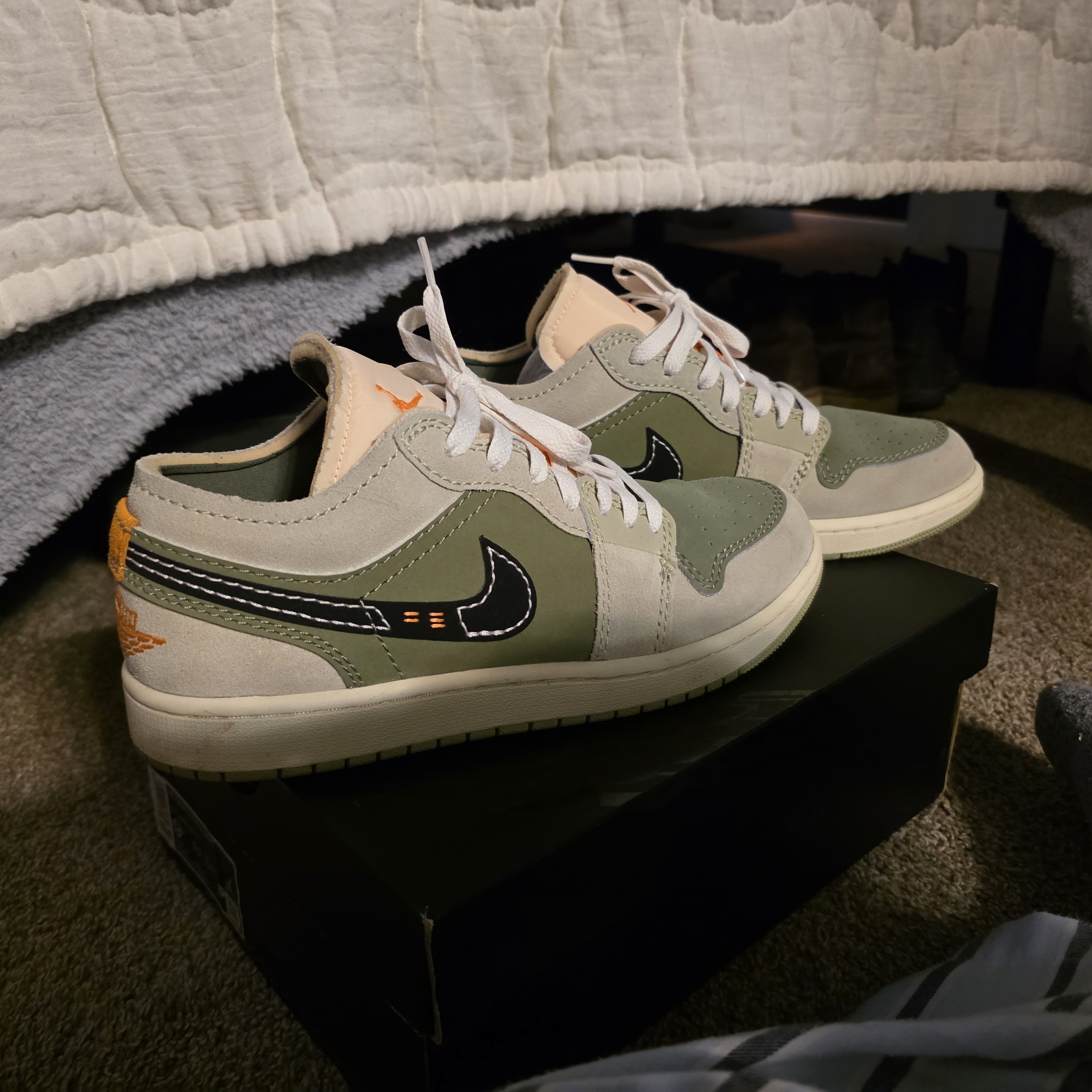 Jordan 1s - Olive And Black